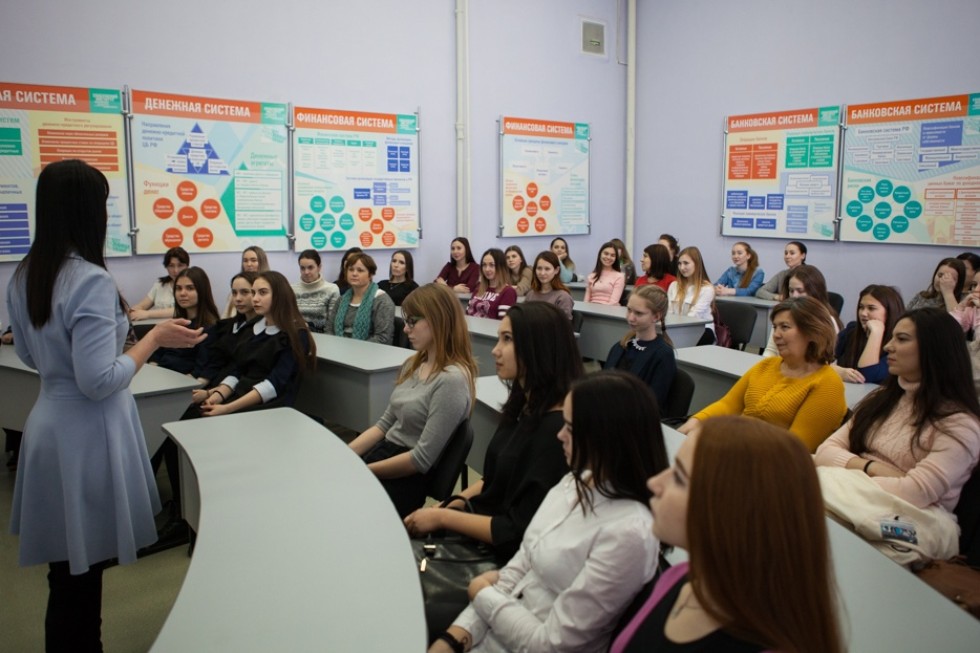 'Час с профессором': в Елабужском институте КФУ прошли открытые лекции 'Час с профессором': в Елабужском институте КФУ прошли открытые лекции