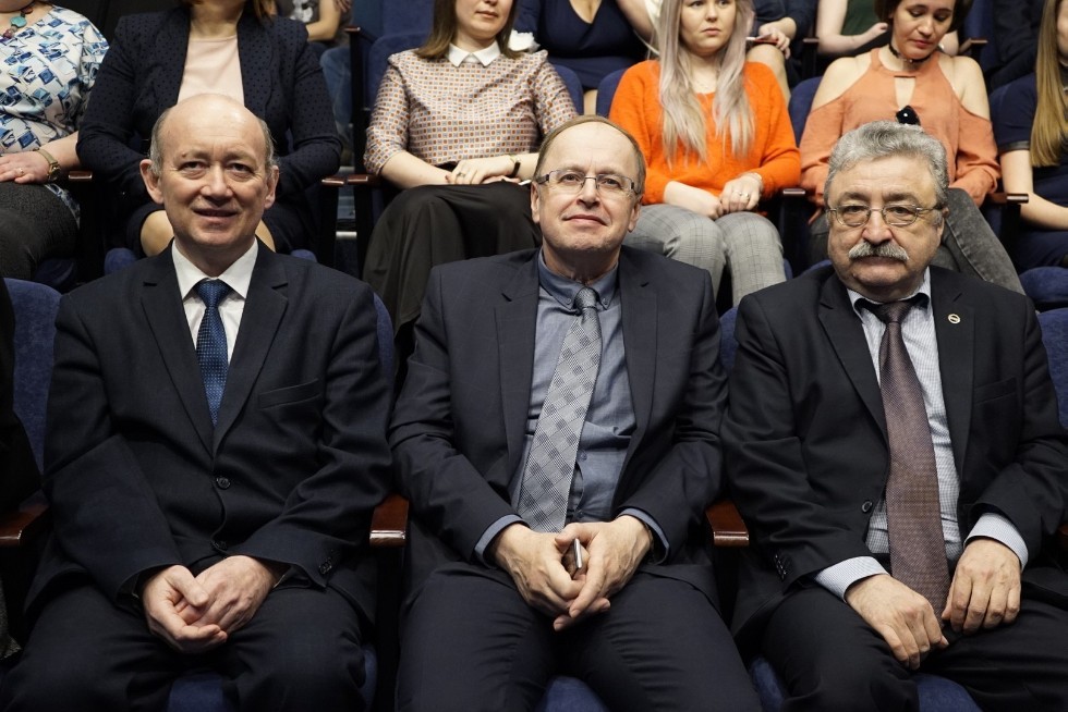 Первый в России телемост Международная космическая станция - Казанский федеральный университет ? МДЦ 'Артек' Первый в России телемост Международная космическая станция - Казанский федеральный университет ? МДЦ 'Артек'