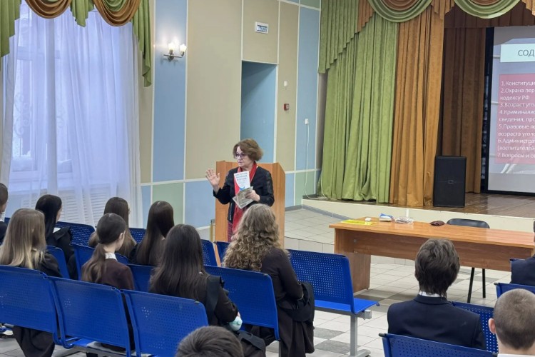 'Научный десант' КФУ в школах Елабуги: профессор рассказал подросткам об уголовной ответственности 'Научный десант' КФУ в школах Елабуги: профессор рассказал подросткам об уголовной ответственности