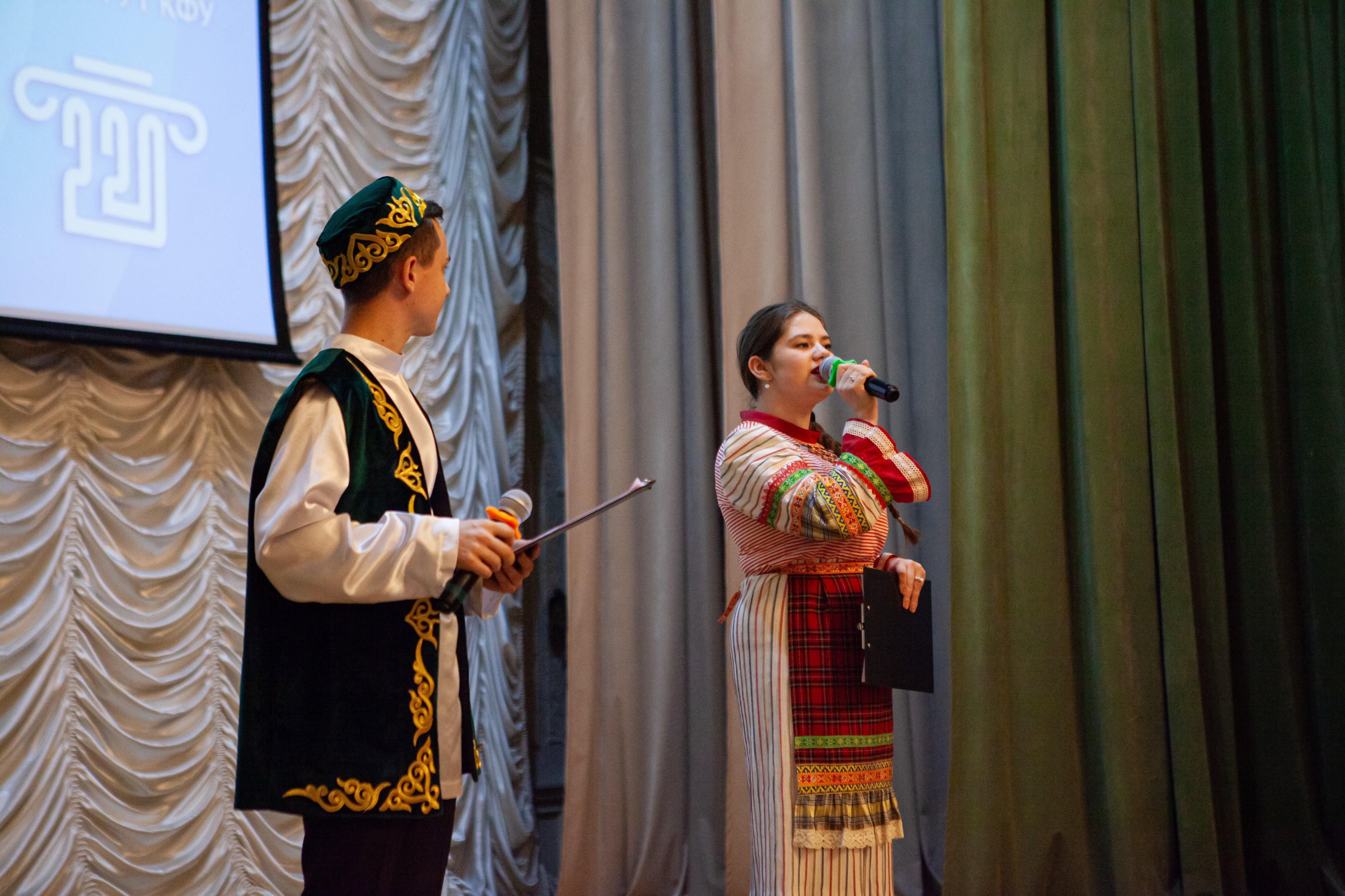 Многонациональная семья Елабужского института КФУ отметила День народного единства Многонациональная семья Елабужского института КФУ отметила День народного единства