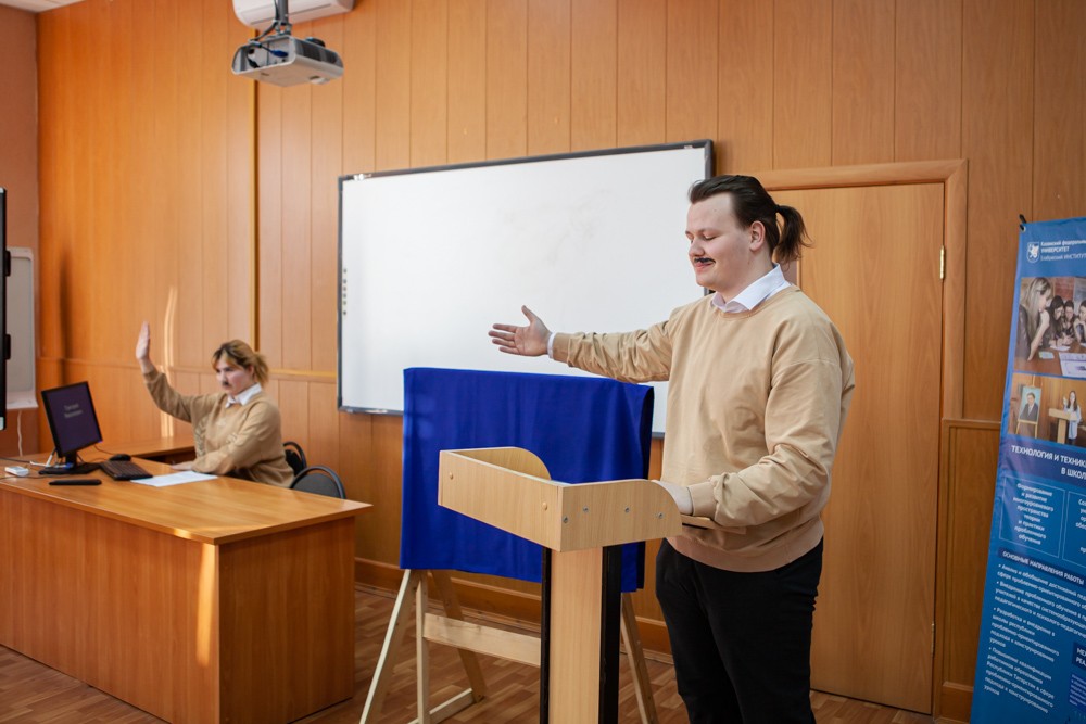 'Студенческая весна' стартовала с научного стендапа в Елабужском институте КФУ 'Студенческая весна' стартовала с научного стендапа в Елабужском институте КФУ