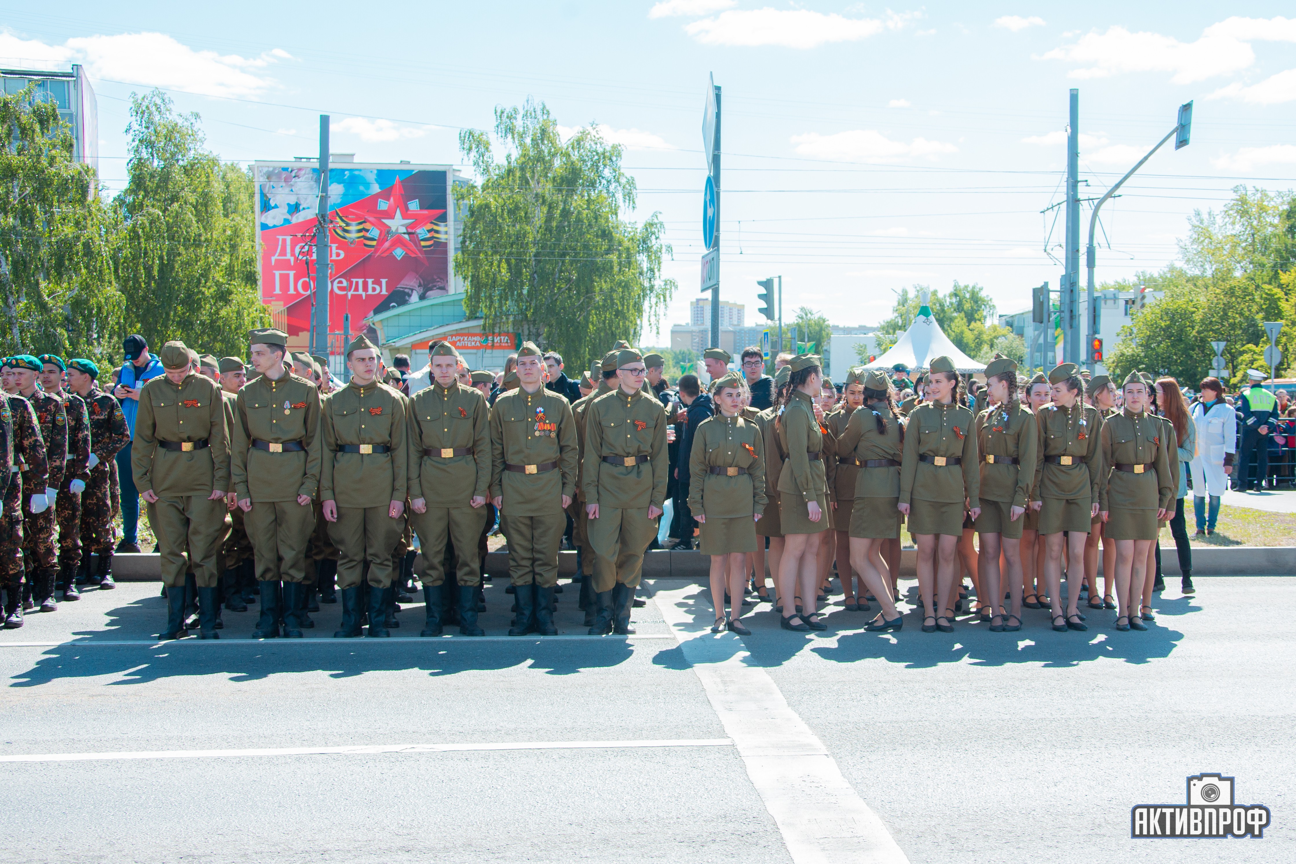 Студенты Набережночелнинского института КФУ традиционно приняли участие в параде Победы ,9 мая, парад Победа, память, защитники нашего Отечества