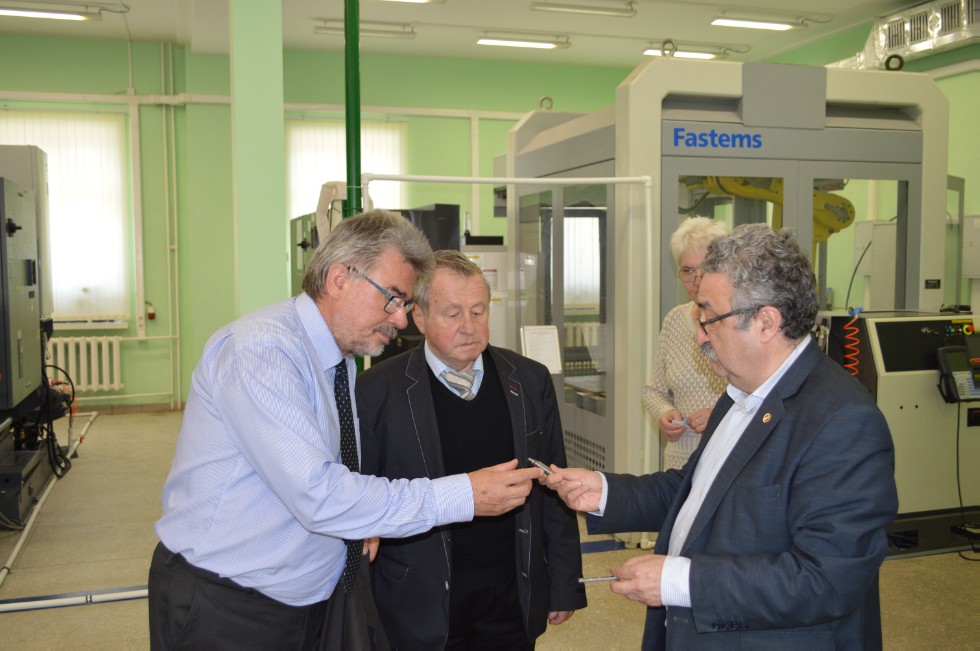 2 ���� ���������� �������� ��� �������� ��������� �� ������������� ������ ����� ���� ������� � ��������� �������� ����� ������ ������ ������������ ��.������� ������ (�������)