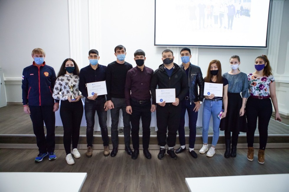 Чествование лучших сотрудников и студентов прошло в Елабужском институте КФУ Чествование лучших сотрудников и студентов прошло в Елабужском институте КФУ