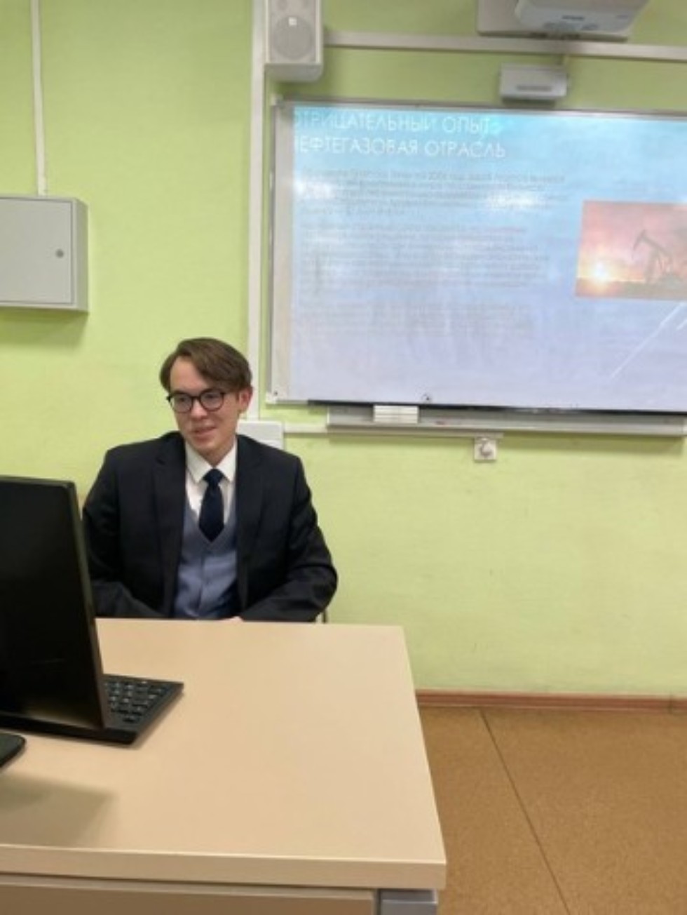 Октябрьское заседание студенческого научного кружка кафедры территориальной экономики Октябрьское заседание студенческого научного кружка кафедры территориальной экономики