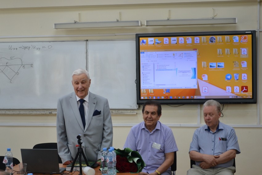 Преподаватель Елабужского института КФУ принял участие на международной конференции 'Дифференциальные уравнения и их приложения' Преподаватель Елабужского института КФУ принял участие на международной конференции 'Дифференциальные уравнения и их приложения'