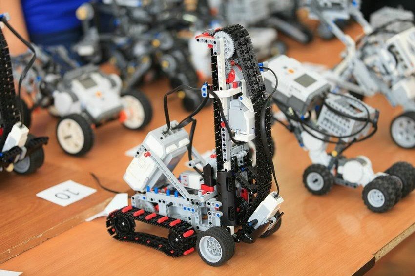 Соревнования по робототехнике Соревнования по робототехнике