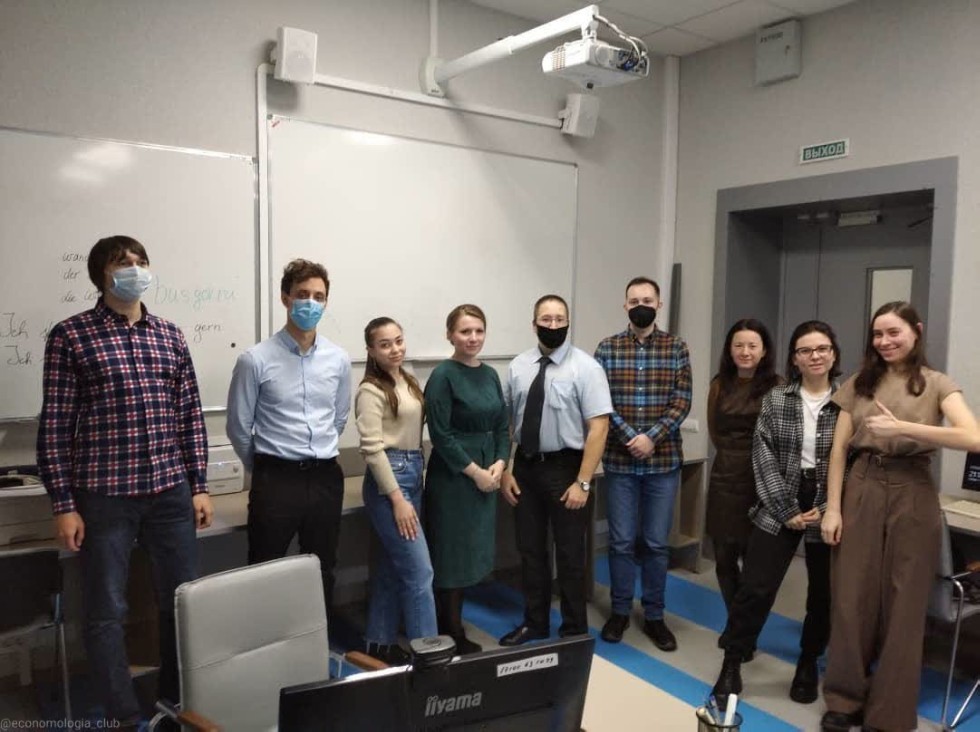 Восемнадцатое заседание дискуссионного клуба Восемнадцатое заседание дискуссионного клуба