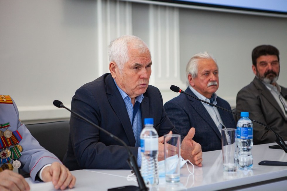 Встреча студентов ЕИ КФУ с активом Совета ветеранов Елабуги и ЕМР Встреча студентов ЕИ КФУ с активом Совета ветеранов Елабуги и ЕМР