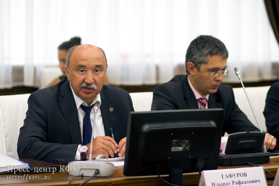 Александр Повалко ознакомился с ходом подготовки дорожной карты повышения конкурентоспособности КФУ Александр Повалко ознакомился с ходом подготовки дорожной карты повышения конкурентоспособности КФУ