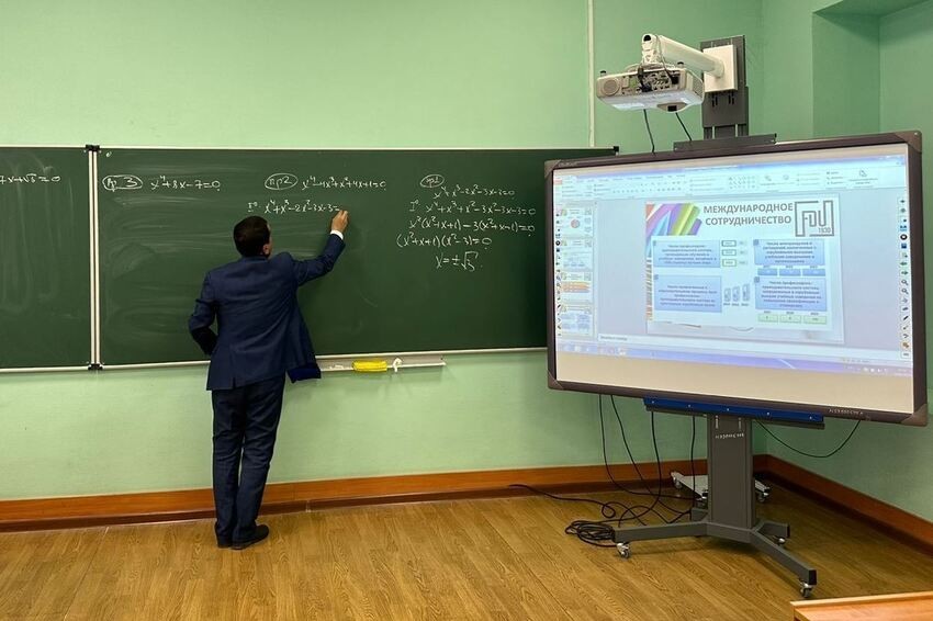 На кафедре математики и прикладной информатики Елабужского института продолжается сотрудничество с ФерГУ На кафедре математики и прикладной информатики Елабужского института продолжается сотрудничество с ФерГУ