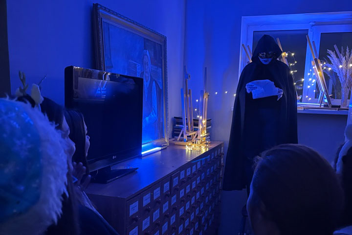 Студенты Елабужского института КФУ разгадали новогодний квест в библиотеке Студенты Елабужского института КФУ разгадали новогодний квест в библиотеке