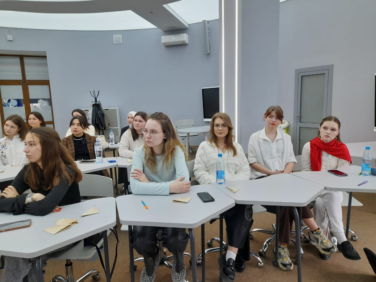 Открытый кураторский час в Институте психологии и образования к 80-летию Великой Победы проведен в Институте психологии и образования Открытый кураторский час в Институте психологии и образования к 80-летию Великой Победы проведен в Институте психологии и образования