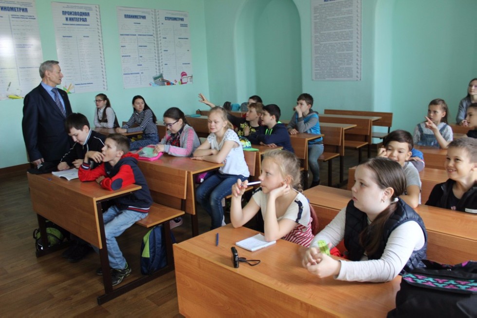 Участники смены 'ИнтеЛЛето' познакомились с Николаем Лобачевским Участники смены 'ИнтеЛЛето' познакомились с Николаем Лобачевским