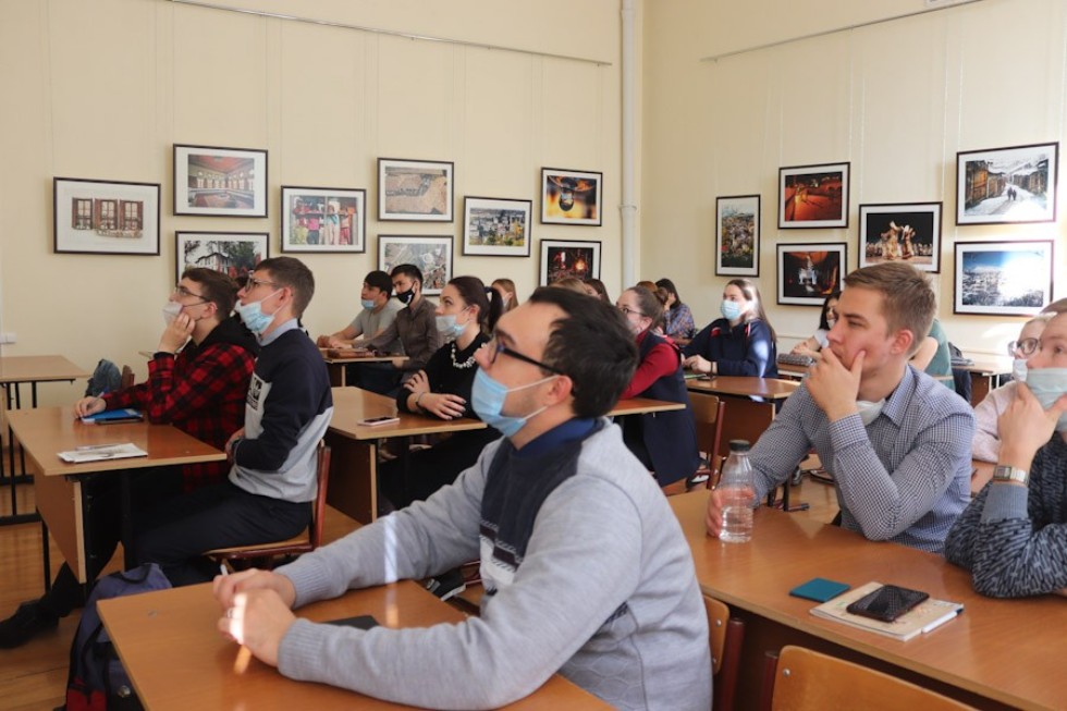 Студенты Елабужского института КФУ встретились с профессором КФУ Студенты Елабужского института КФУ встретились с профессором КФУ