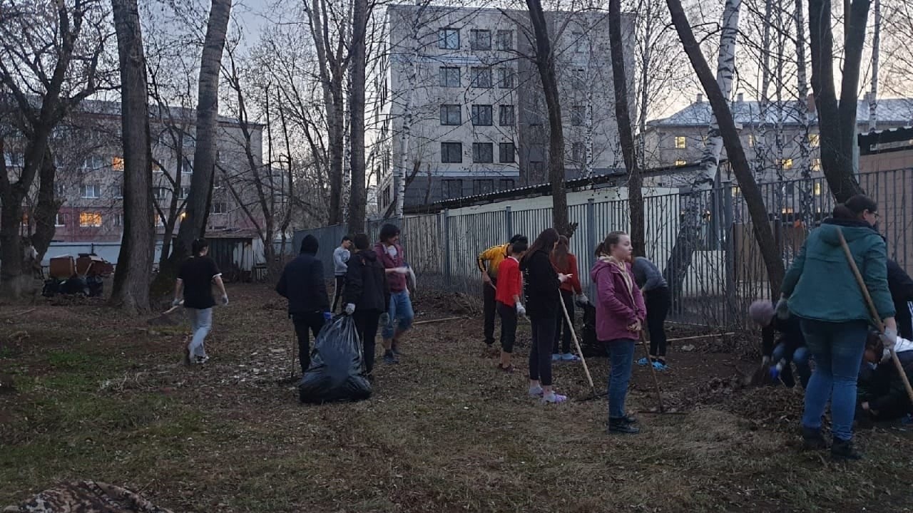 22 апреля прошел масштабный субботник в общежитиях Студенческого городка 22 апреля прошел масштабный субботник в общежитиях Студенческого городка