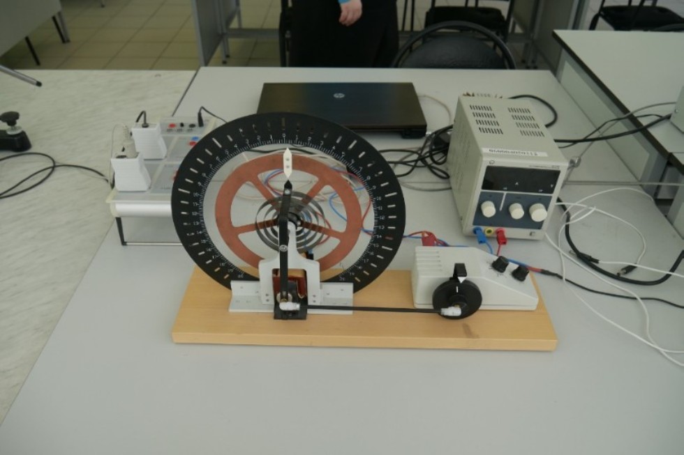 Practice in mechanics (laboratory �� 706, 707)