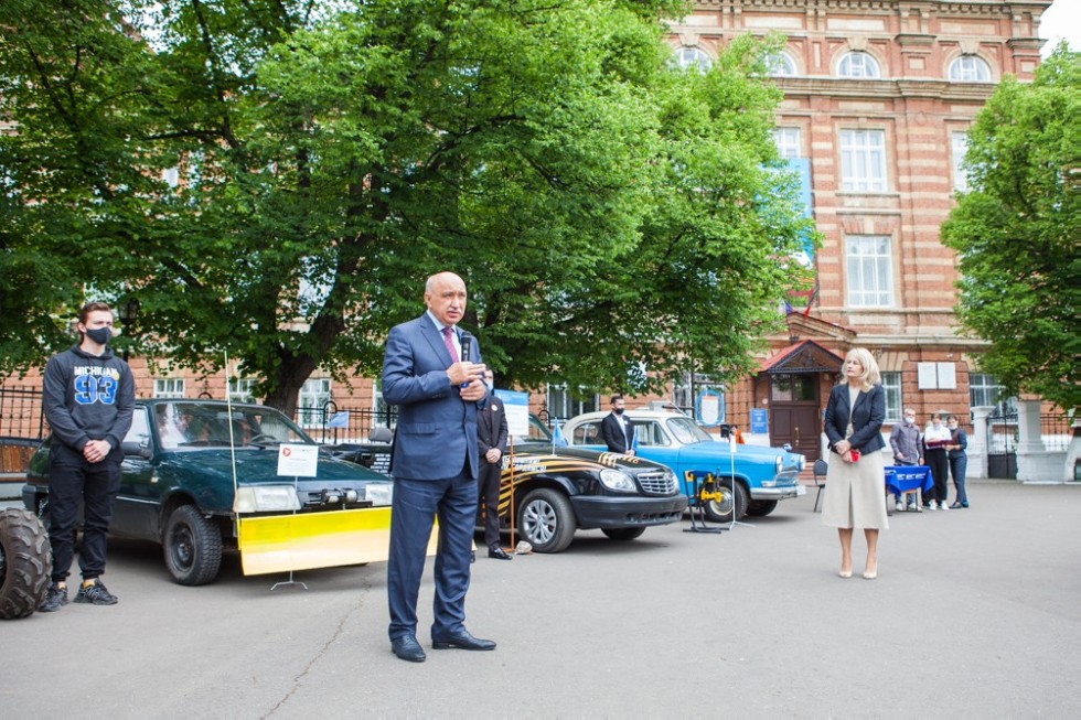 Ilshat Gafurov opened the presentation of Student Scientific Classes at the Elabuga Institute