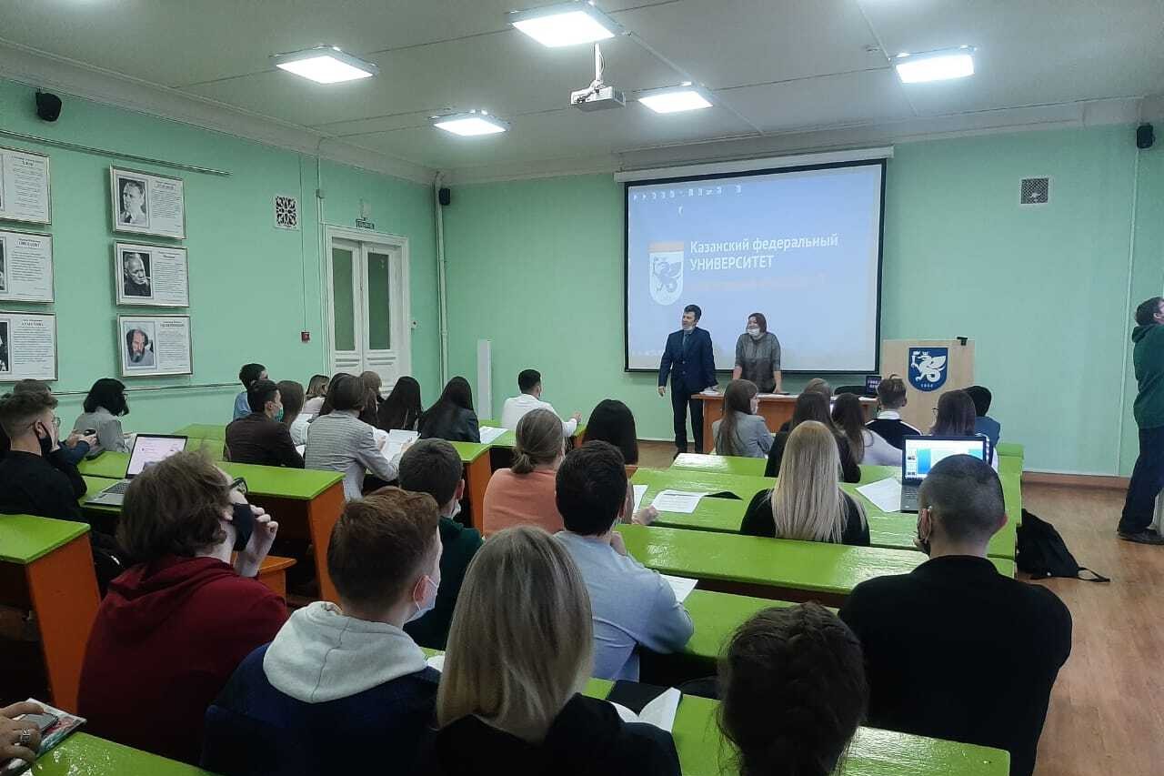 Студенты и преподаватели представили свой взгляд на решение актуальных экономических проблем Студенты и преподаватели представили свой взгляд на решение актуальных экономических проблем