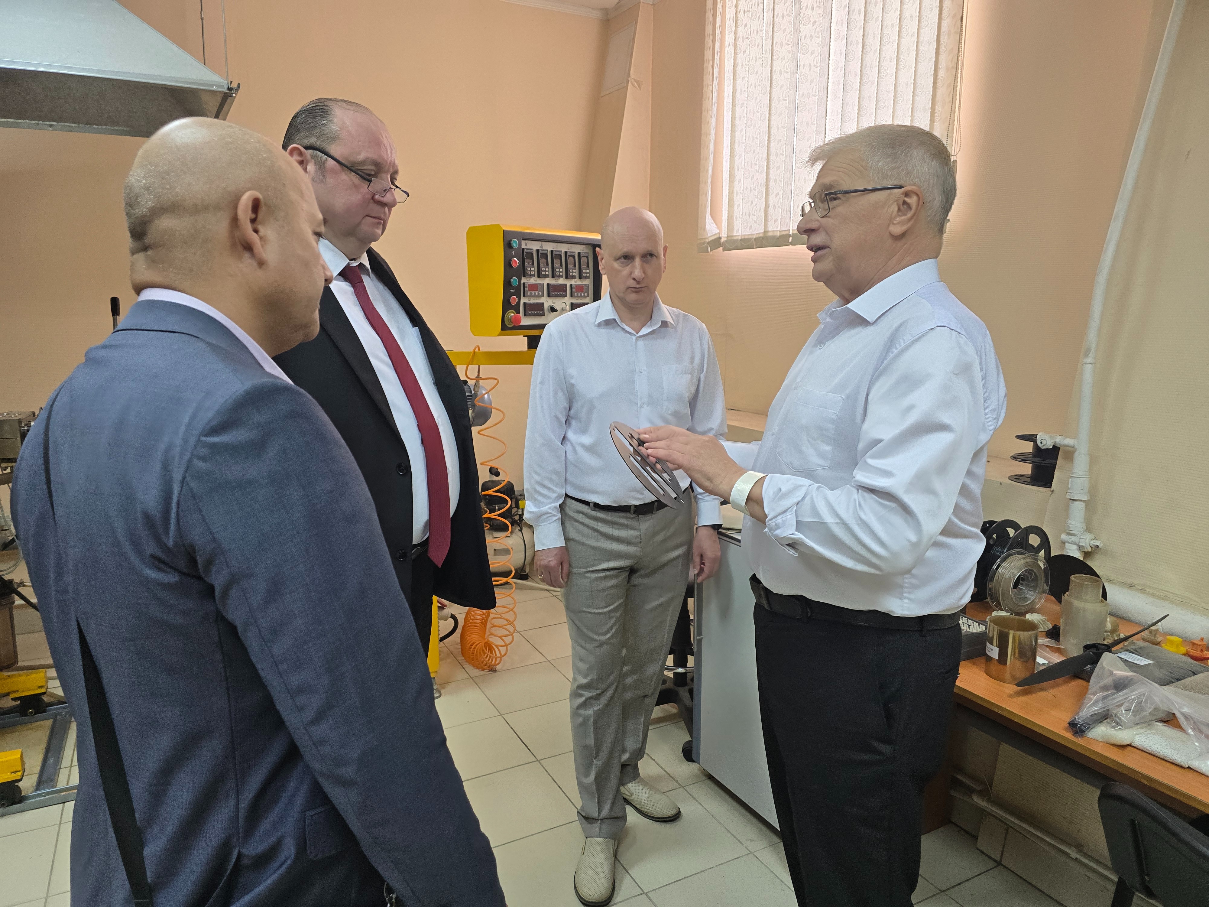 Министерство химической промышленности Узбекистана в Химическом институте Министерство химической промышленности Узбекистана в Химическом институте