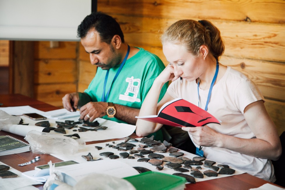 ��������