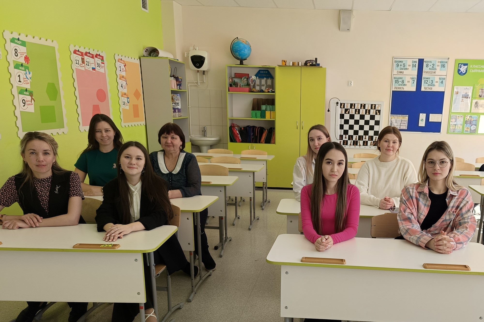 Студенты-педагоги завершили практику в 'Университетской' школе Студенты-педагоги завершили практику в 'Университетской' школе