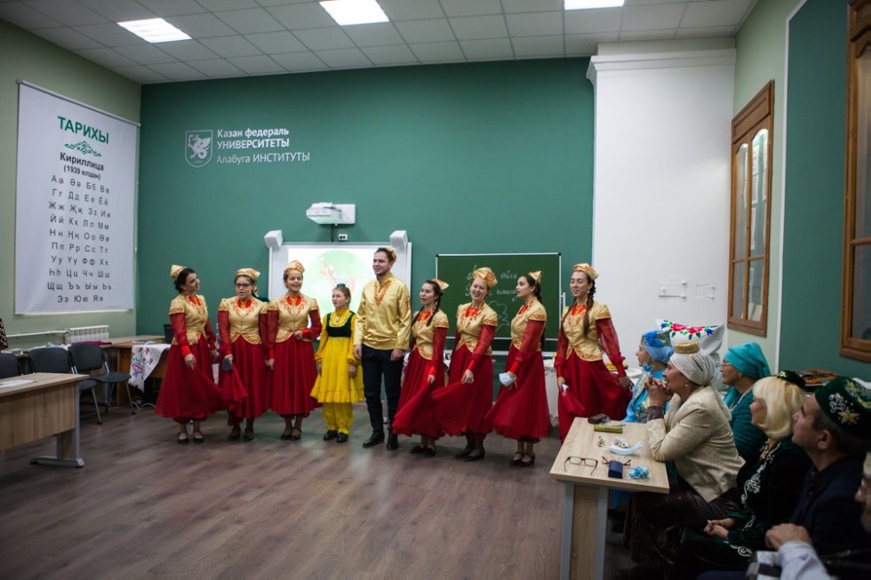 В Елабужском институте прошел 'Аулак өй - баттл' между студентами вуза и ведущими литературными деятелями Республики Татарстан В Елабужском институте прошел 'Аулак өй - баттл' между студентами вуза и ведущими литературными деятелями Республики Татарстан