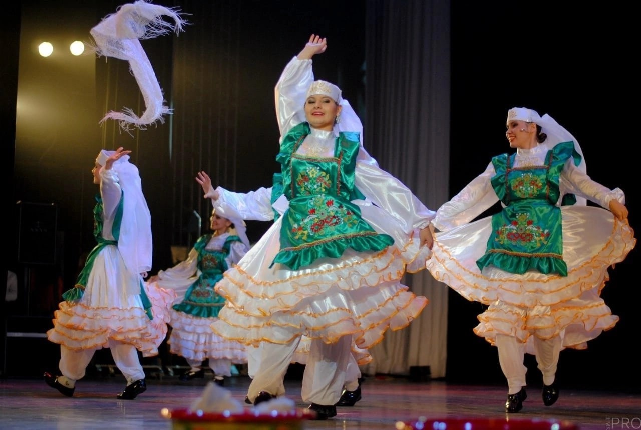 Танцевальный коллектив 'Яшьлек' Танцевальный коллектив 'Яшьлек'