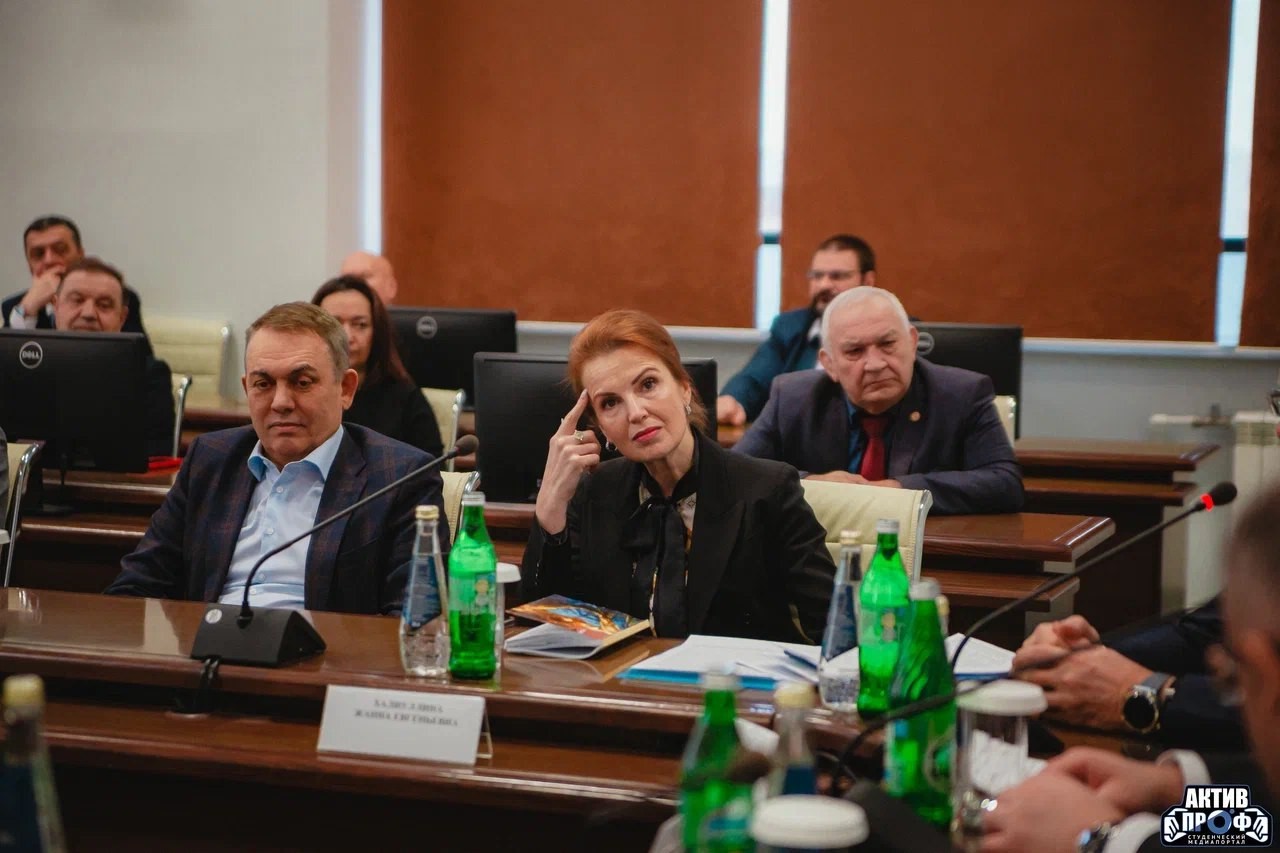 Ректор КФУ представил коллективу НЧИ КФУ нового директора Ректор КФУ представил коллективу НЧИ КФУ нового директора