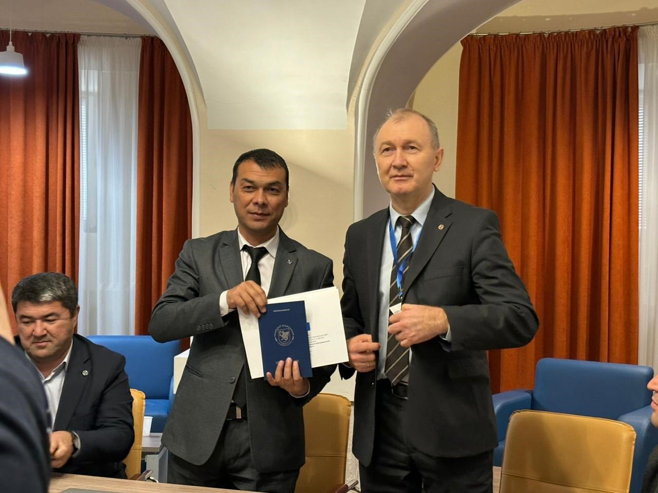 В Институте психологии и образования преподавателям Шахрисабзского государственного педагогического института вручили документы о повышении квалификации В Институте психологии и образования преподавателям Шахрисабзского государственного педагогического института вручили документы о повышении квалификации