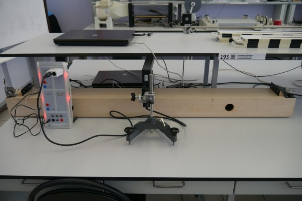 Practice in mechanics (laboratory �� 706, 707)