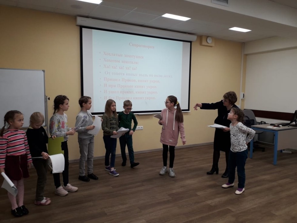 Актерский состав детского театра КФУ 'Радуга' работает над новым спектаклем Актерский состав детского театра КФУ 'Радуга' работает над новым спектаклем