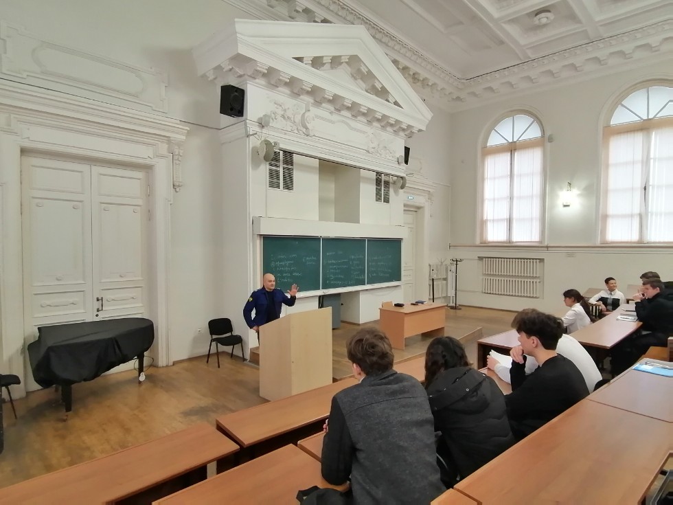 19 и 24 октября 2022 года Центр практик Юридического факультета КФУ организовал встречу представителей Прокуратуры РТ со студентами первого курса в рамках курса 'Введение в специальность'. 19 и 24 октября 2022 года Центр практик Юридического факультета КФУ организовал встречу представителей Прокуратуры РТ со студентами первого курса в рамках курса 'Введение в специальность'.