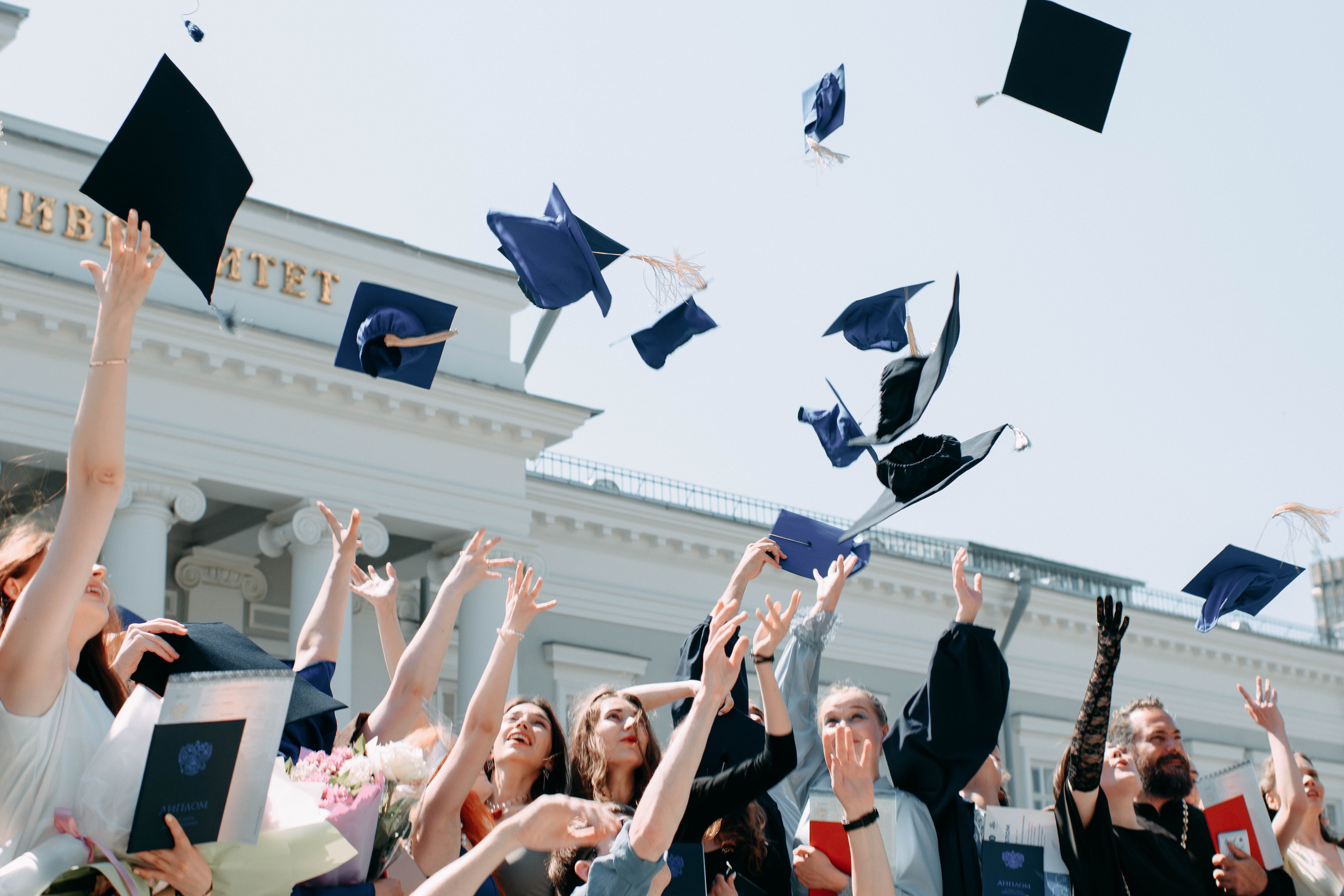 Поздравляем с окончанием Казанского федерального университета! Поздравляем с окончанием Казанского федерального университета!