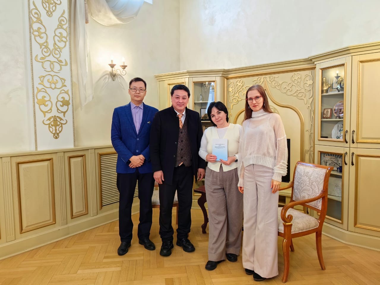 ����������