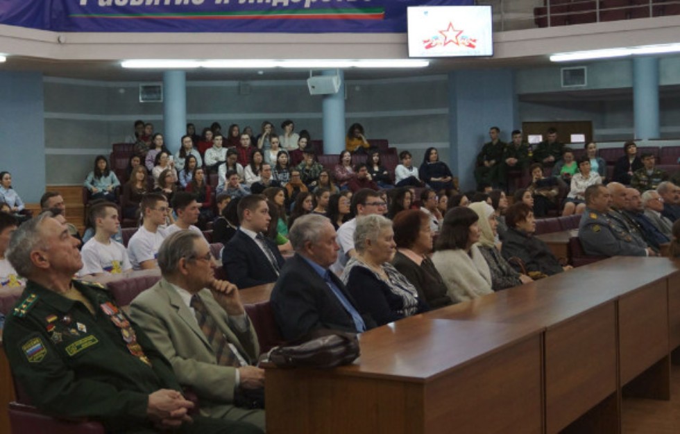 'Всё лучшее в мире ? наших рук дело' 'Всё лучшее в мире ? наших рук дело'