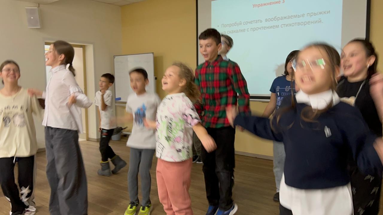 Детский театр КФУ 'Радуга' продолжает развивающие занятия с младшими школьниками Детский театр КФУ 'Радуга' продолжает развивающие занятия с младшими школьниками