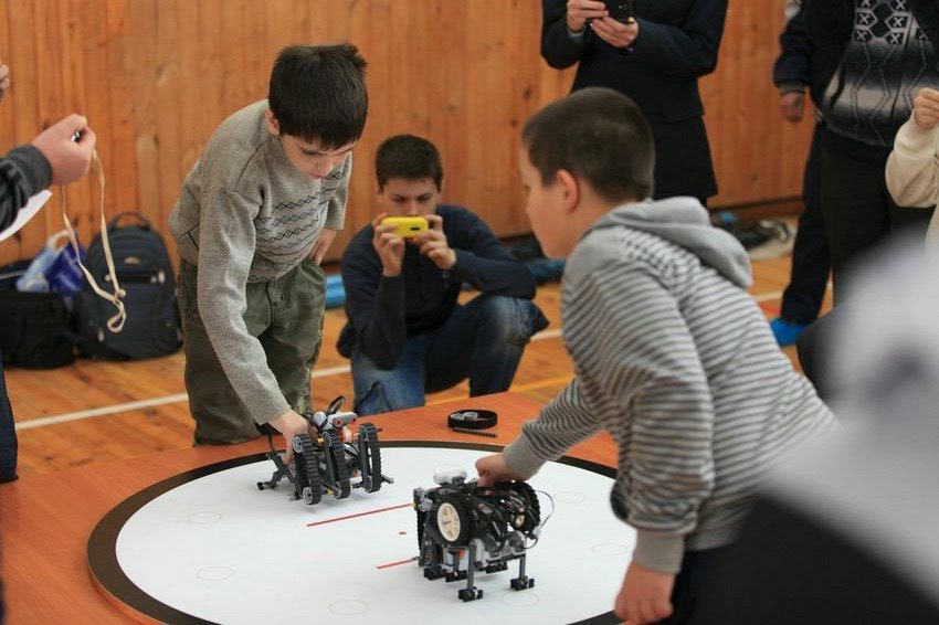 Соревнования по робототехнике Соревнования по робототехнике