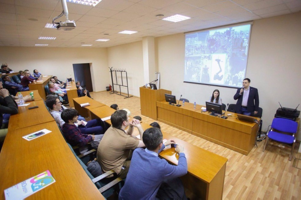 Professor Evgeni Magid gave a talk at the event 'Nochnoy Predel' in the forum 'PRO SCIENCE in KFU'