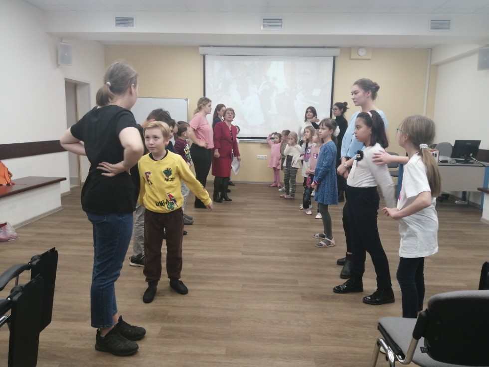 В детском театре КФУ 'Радуга' юные актеры работают над новым спектаклем В детском театре КФУ 'Радуга' юные актеры работают над новым спектаклем