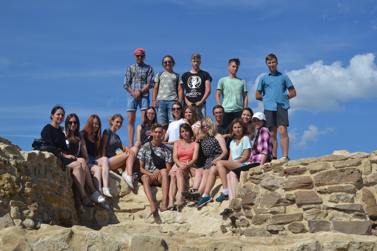 'Поезжайте, пожалуйста, на археологическую практику': впечатления культурологов от полевого сезона в Торецком 'Поезжайте, пожалуйста, на археологическую практику': впечатления культурологов от полевого сезона в Торецком