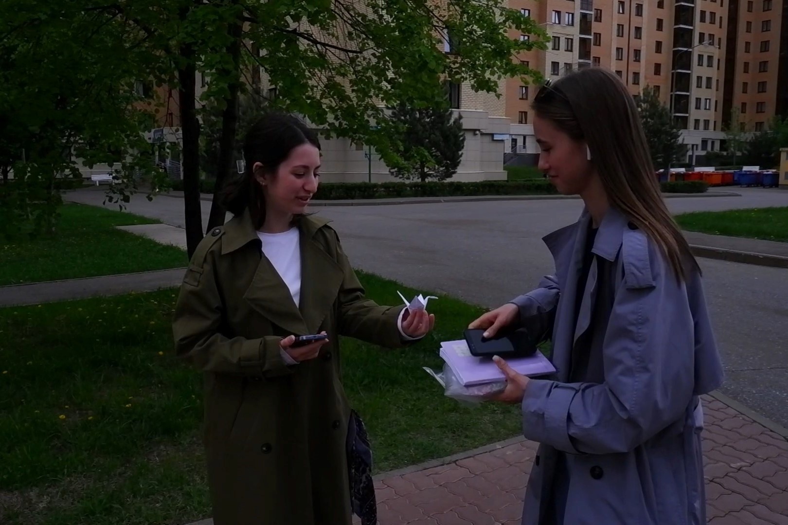 Бумажные журавли раскрыли крылья в рамках акции, посвящённой памяти великого поэта Бумажные журавли раскрыли крылья в рамках акции, посвящённой памяти великого поэта