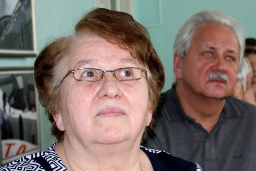 New sides of the birds' keeper