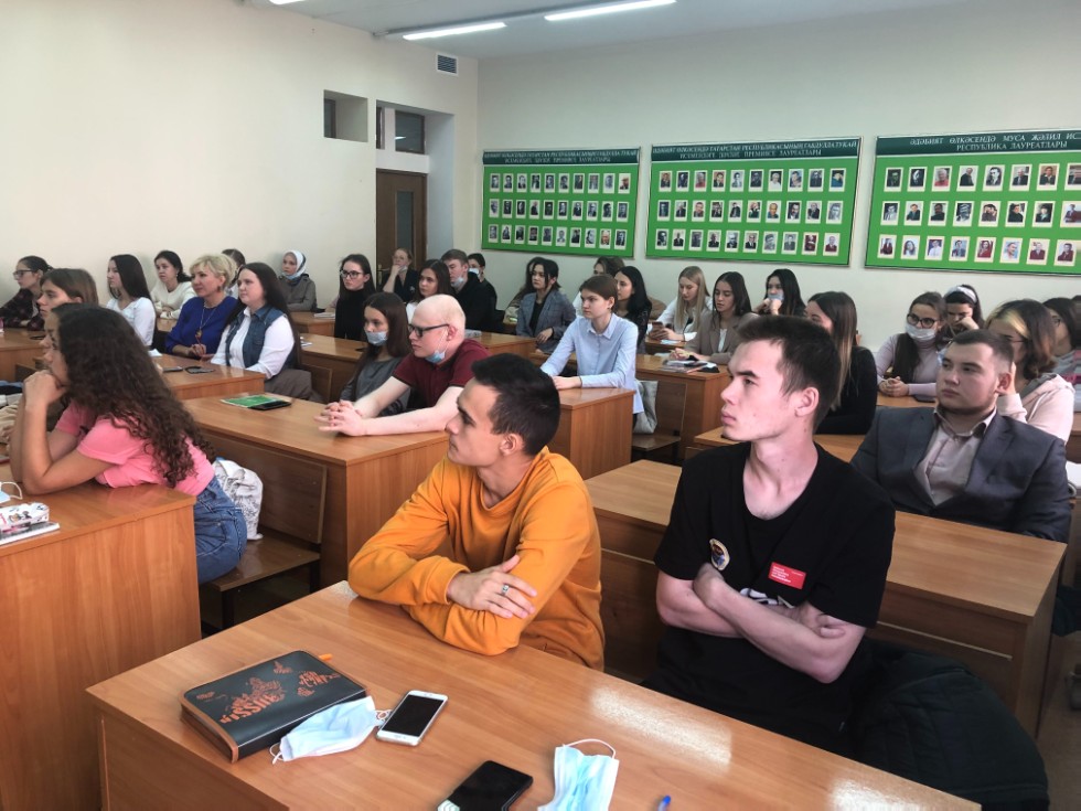 'Шаһнамәче' белән очрашу' 'Шаһнамәче' белән очрашу'