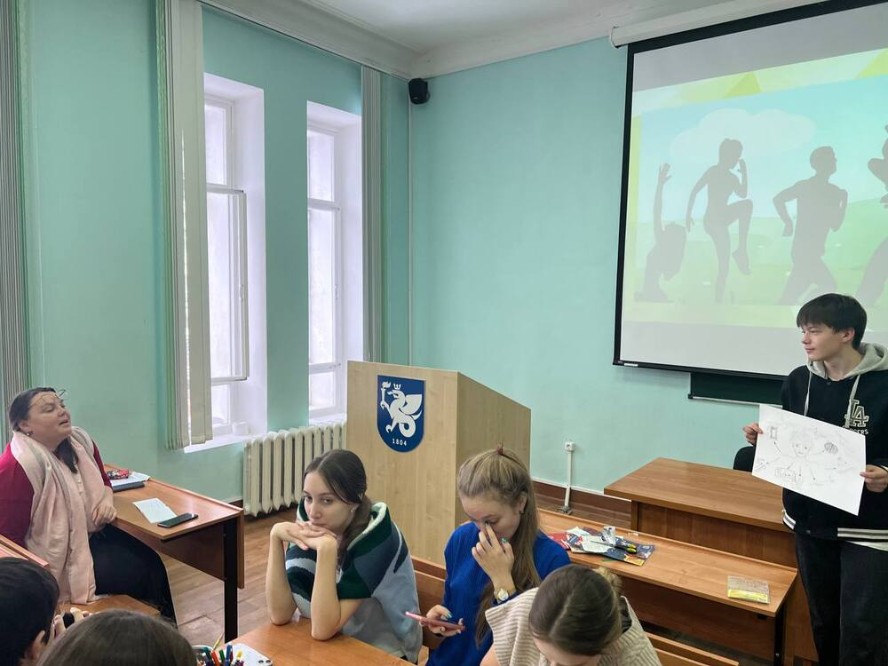 Преподаватели Елабужского института КФУ продолжают работу со школьниками психолого-педагогических классов г. Елабуги Преподаватели Елабужского института КФУ продолжают работу со школьниками психолого-педагогических классов г. Елабуги