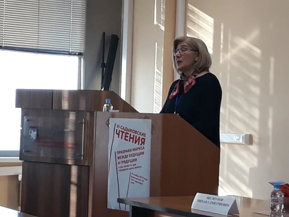 Призраки Маркса: между будущим и грядущим Призраки Маркса: между будущим и грядущим