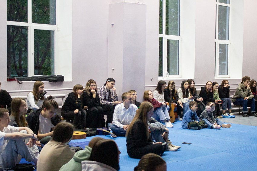 Посвященный 9 Мая гитарный вечер прошел в Елабужском институте КФУ Посвященный 9 Мая гитарный вечер прошел в Елабужском институте КФУ