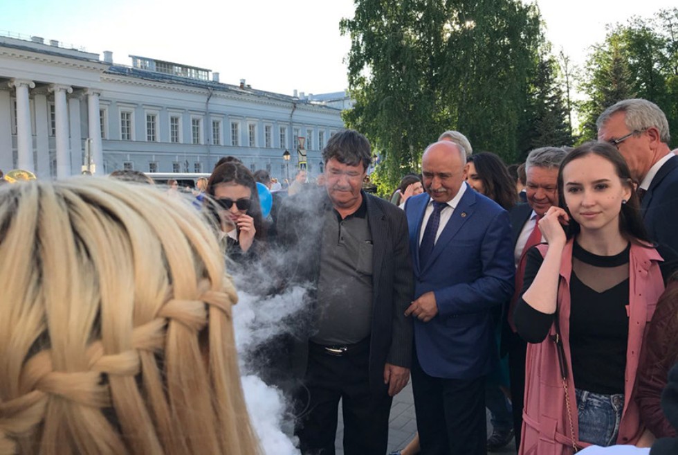 Шатер Химического института им. А.М. Бутлерова в научно-популярном проекте PROнаука в КФУ 'Ночь открытий' Шатер Химического института им. А.М. Бутлерова в научно-популярном проекте PROнаука в КФУ 'Ночь открытий'