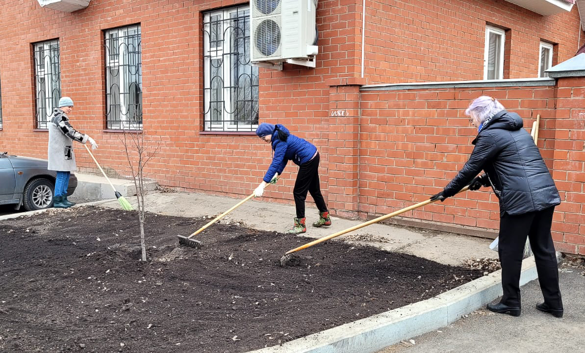 В Елабужском институте КФУ начался двухмесячник по благоустройству и озеленению территории В Елабужском институте КФУ начался двухмесячник по благоустройству и озеленению территории