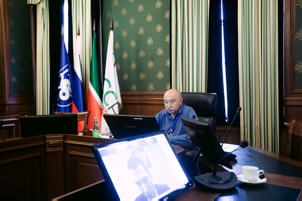 Ректор КФУ принял участие в заседании 'Клуба десяти' Ректор КФУ принял участие в заседании 'Клуба десяти'